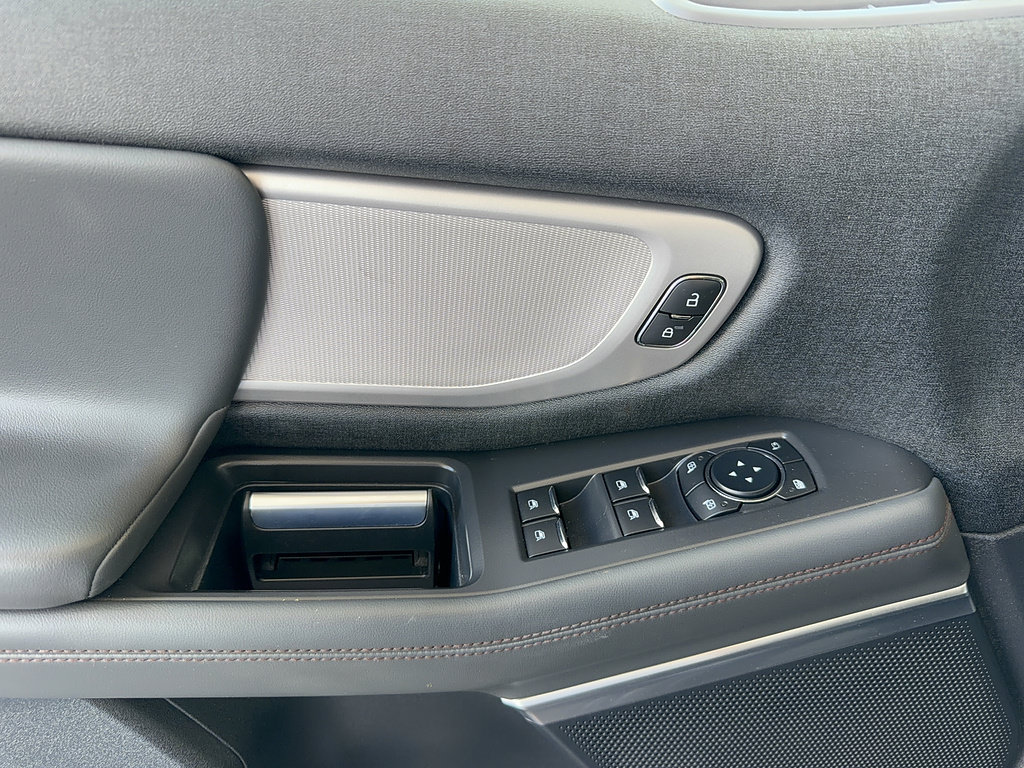 Certified 2025 Ford Expedition Active RWD image 9