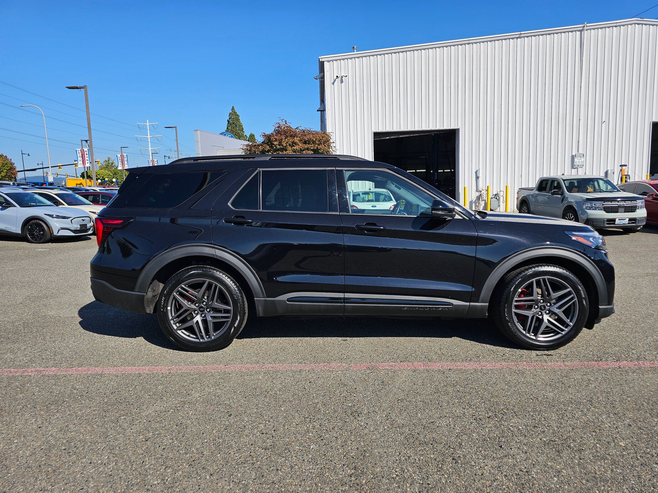Certified 2025 Ford Explorer ST w/ Sun And Sound Package AWD/4WD image 4