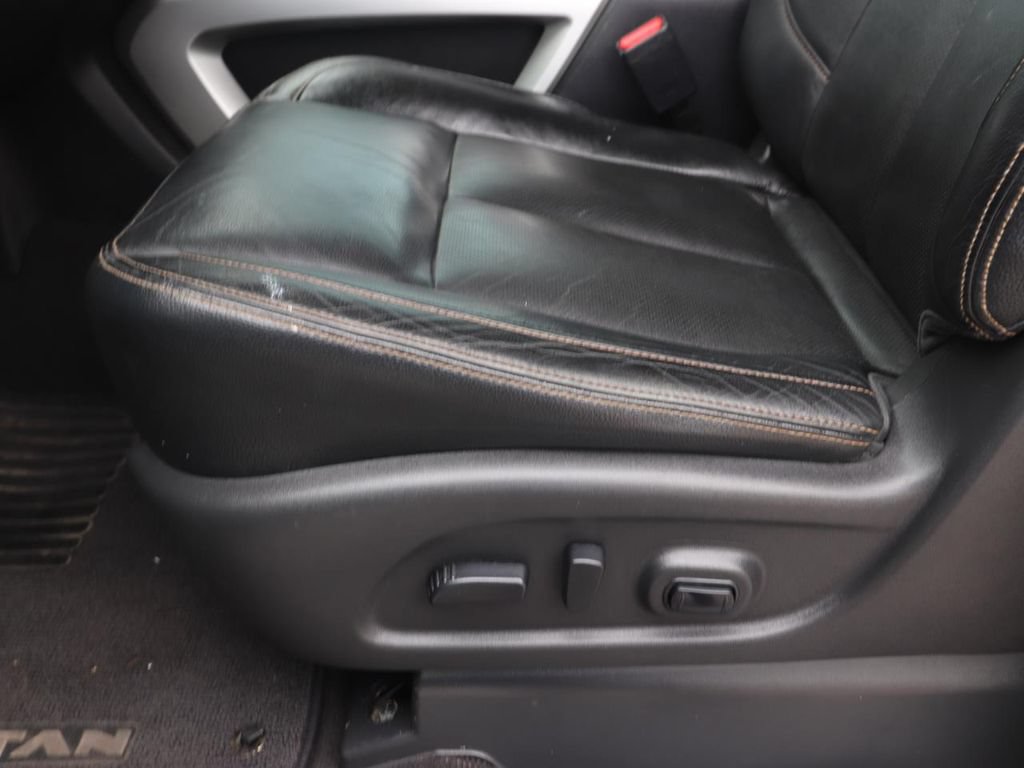 Used 2017 Nissan Titan SL RWD image 18