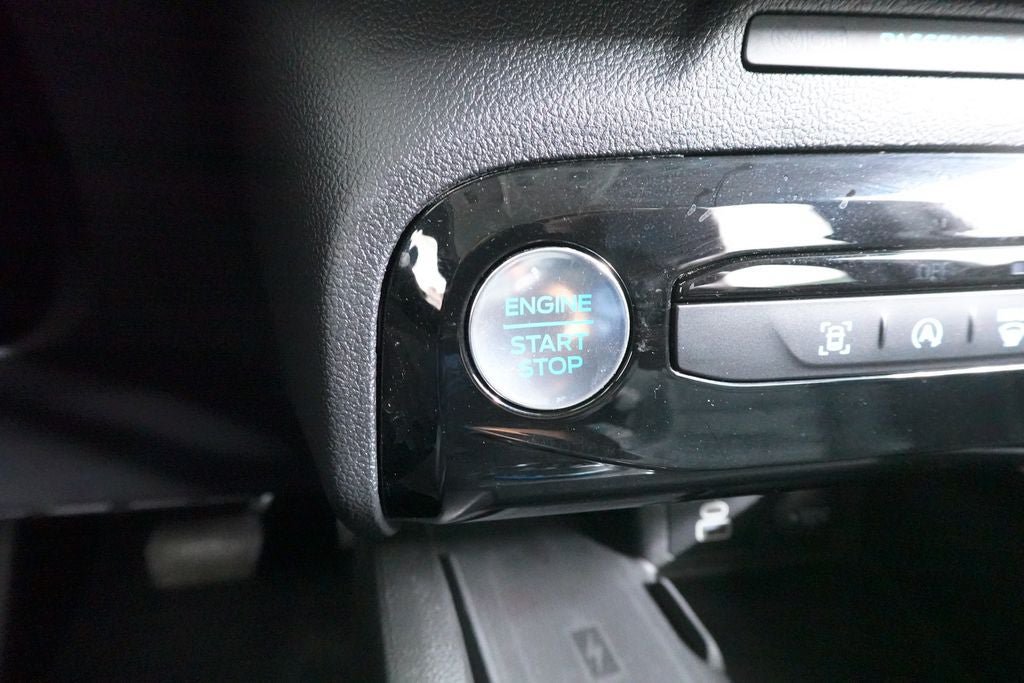 Certified 2025 Ford Escape Platinum AWD/4WD image 23