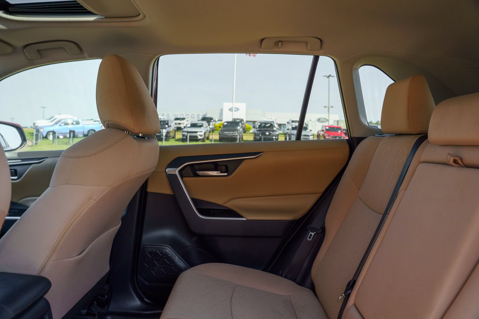 Used 2019 Toyota RAV4 XLE w/ Convenience Package FWD image 20