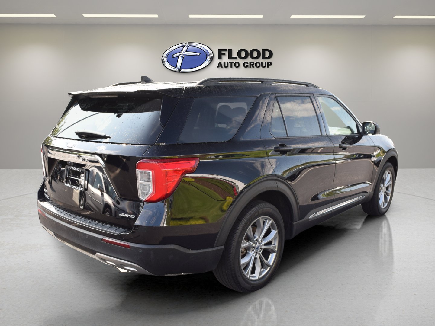 Certified 2023 Ford Explorer XLT w/ Equipment Group 202A AWD/4WD image 4
