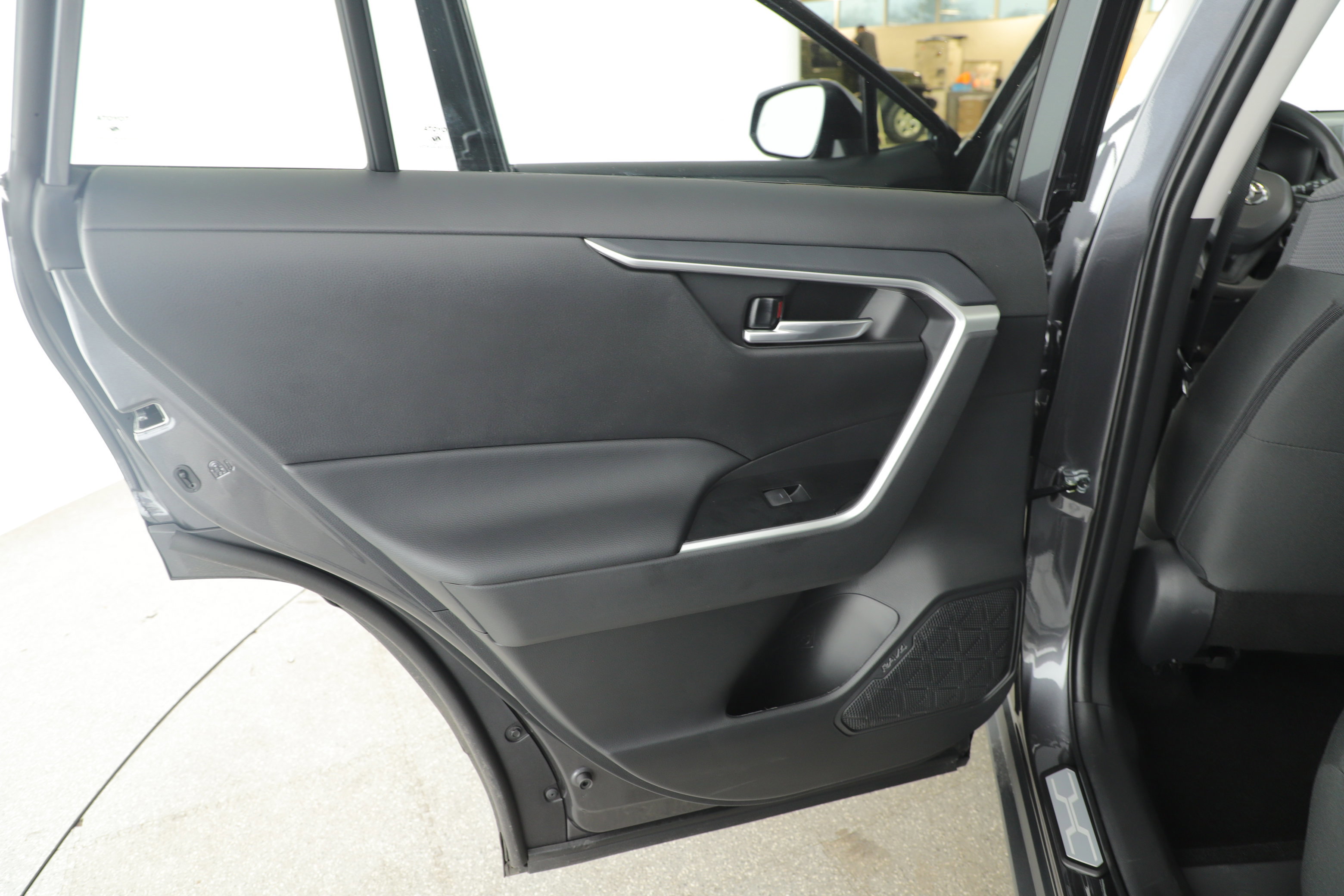 Used 2025 Toyota RAV4 XLE image 10