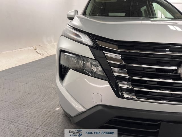 Used 2025 Nissan Rogue SV FWD image 9