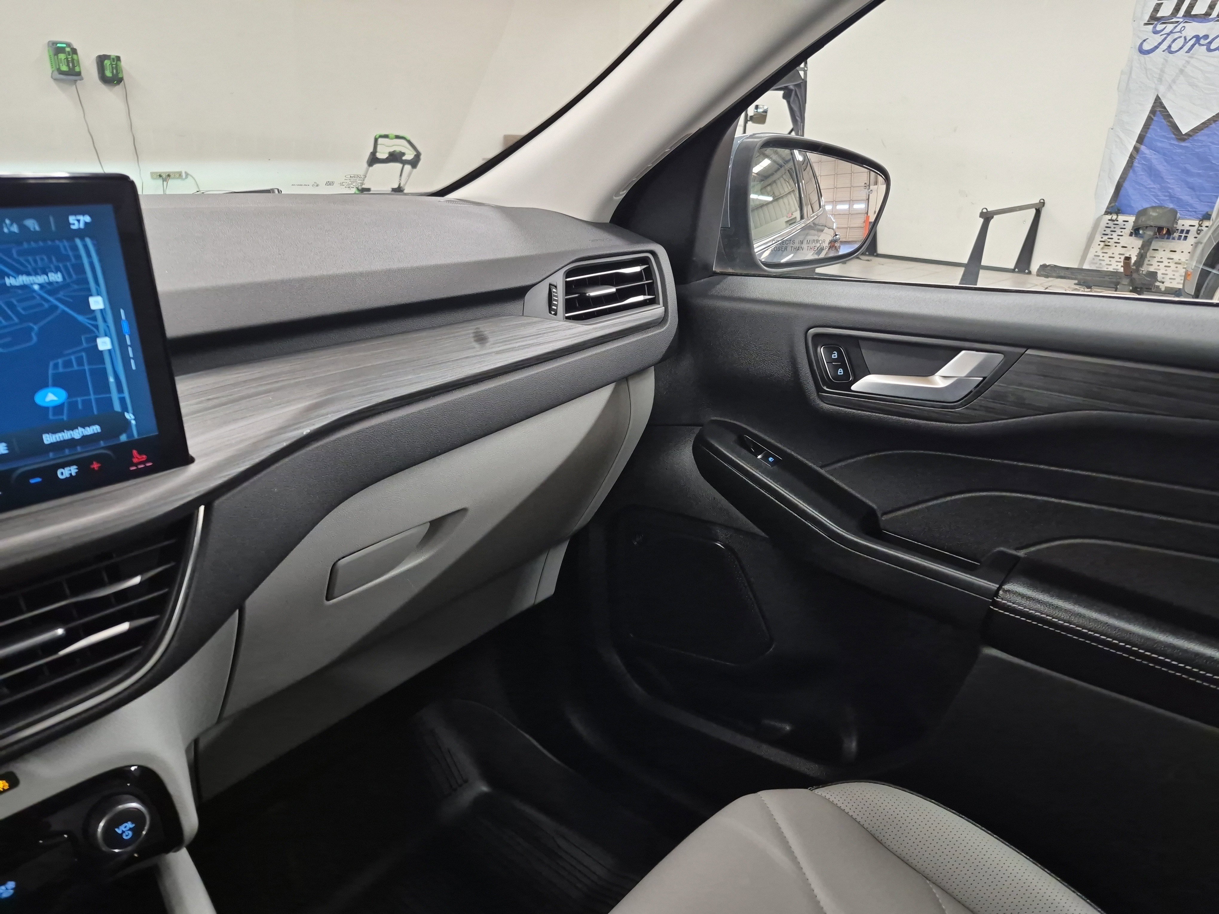 Certified 2025 Ford Escape SE w/ PHEV Premium Package image 20