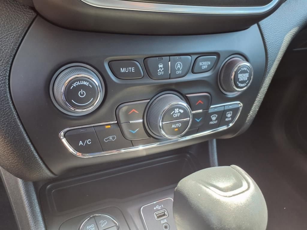 Used 2022 Jeep Cherokee Trailhawk w/ Sound & Nav Group image 19