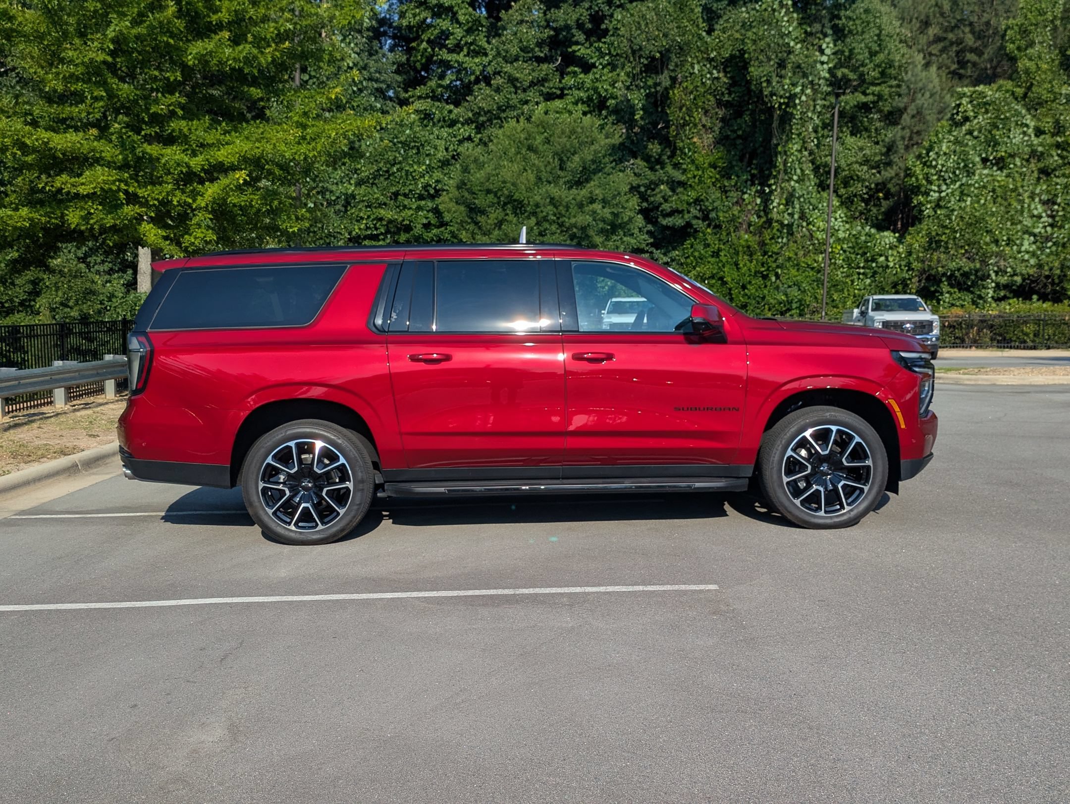 Used 2025 Chevrolet Suburban RST w/ Comfort Package AWD/4WD image 3