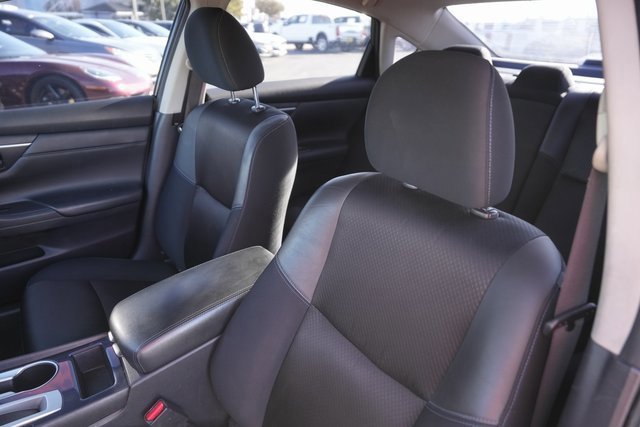 Used 2018 Nissan Altima 2.5 SR w/ Interior Lighting Package image 10
