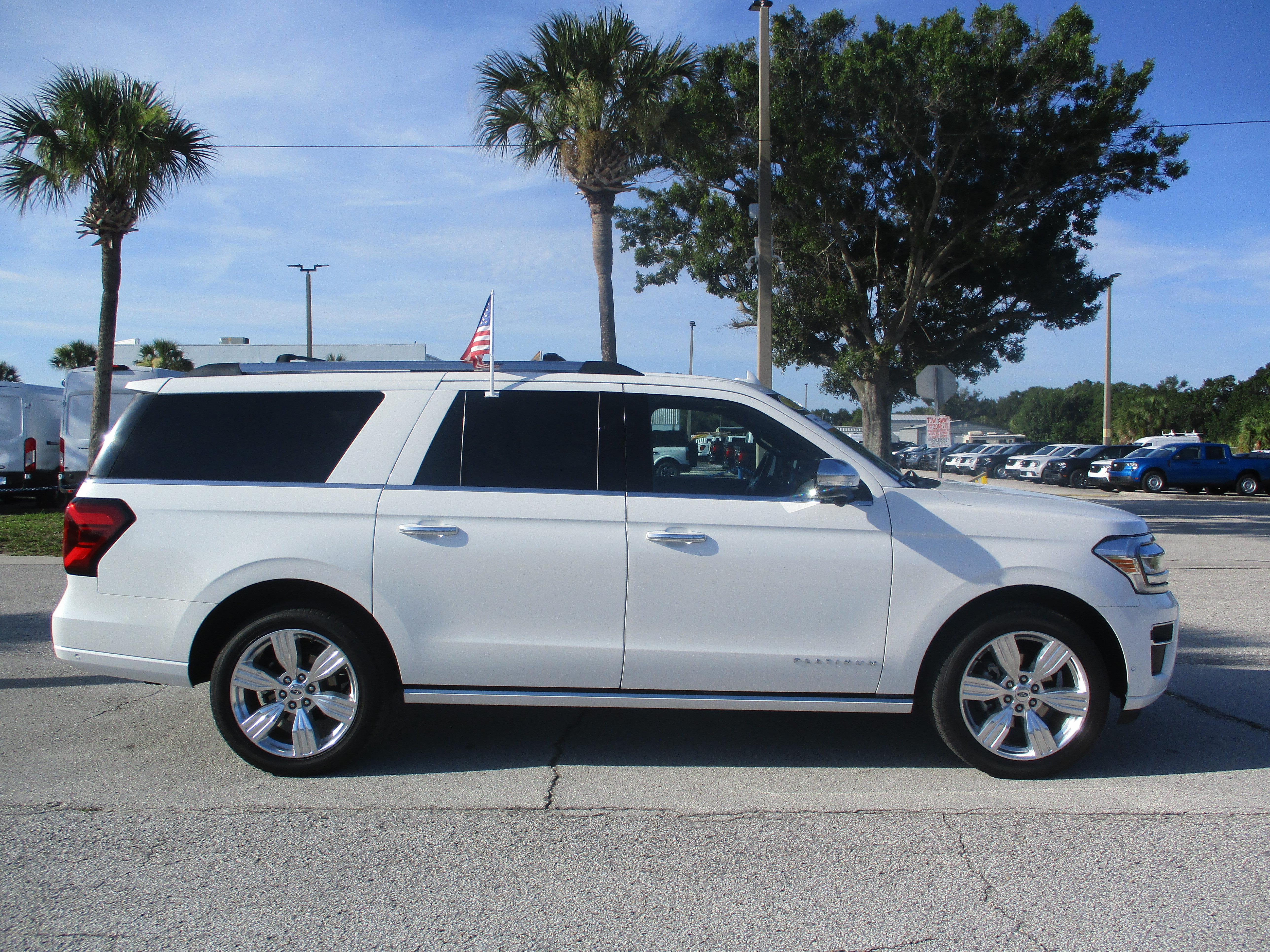 Certified 2024 Ford Expedition Max Platinum RWD image 8