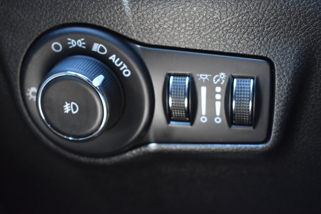 Used 2025 Jeep Compass Limited AWD/4WD image 26