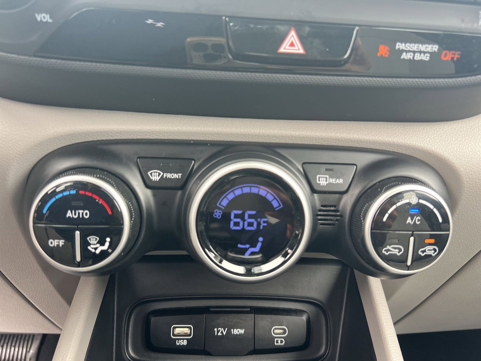 Used 2025 Hyundai Venue SEL FWD image 28