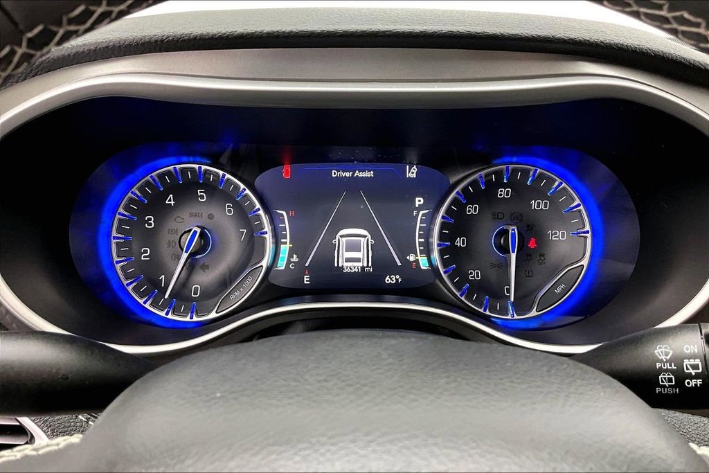 Used 2023 Chrysler Pacifica Touring-L image 20