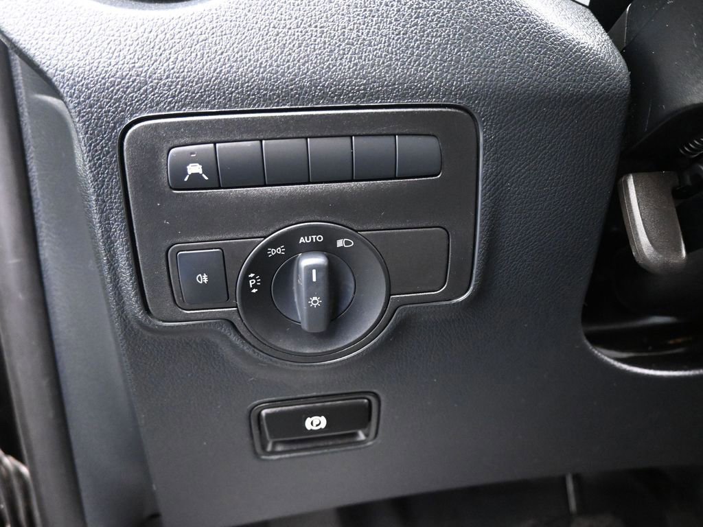 Used 2023 Mercedes-Benz Metris Passenger image 38