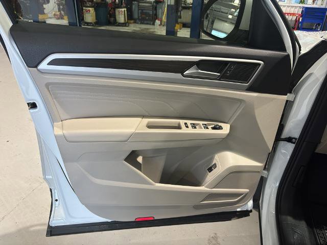 Used 2023 Volkswagen Atlas SE image 12