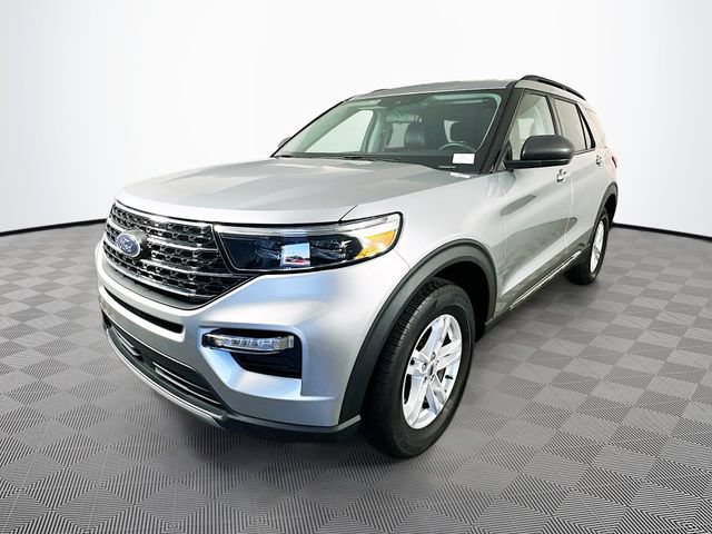 Certified 2024 Ford Explorer XLT w/ Equipment Group 202A AWD/4WD image 6