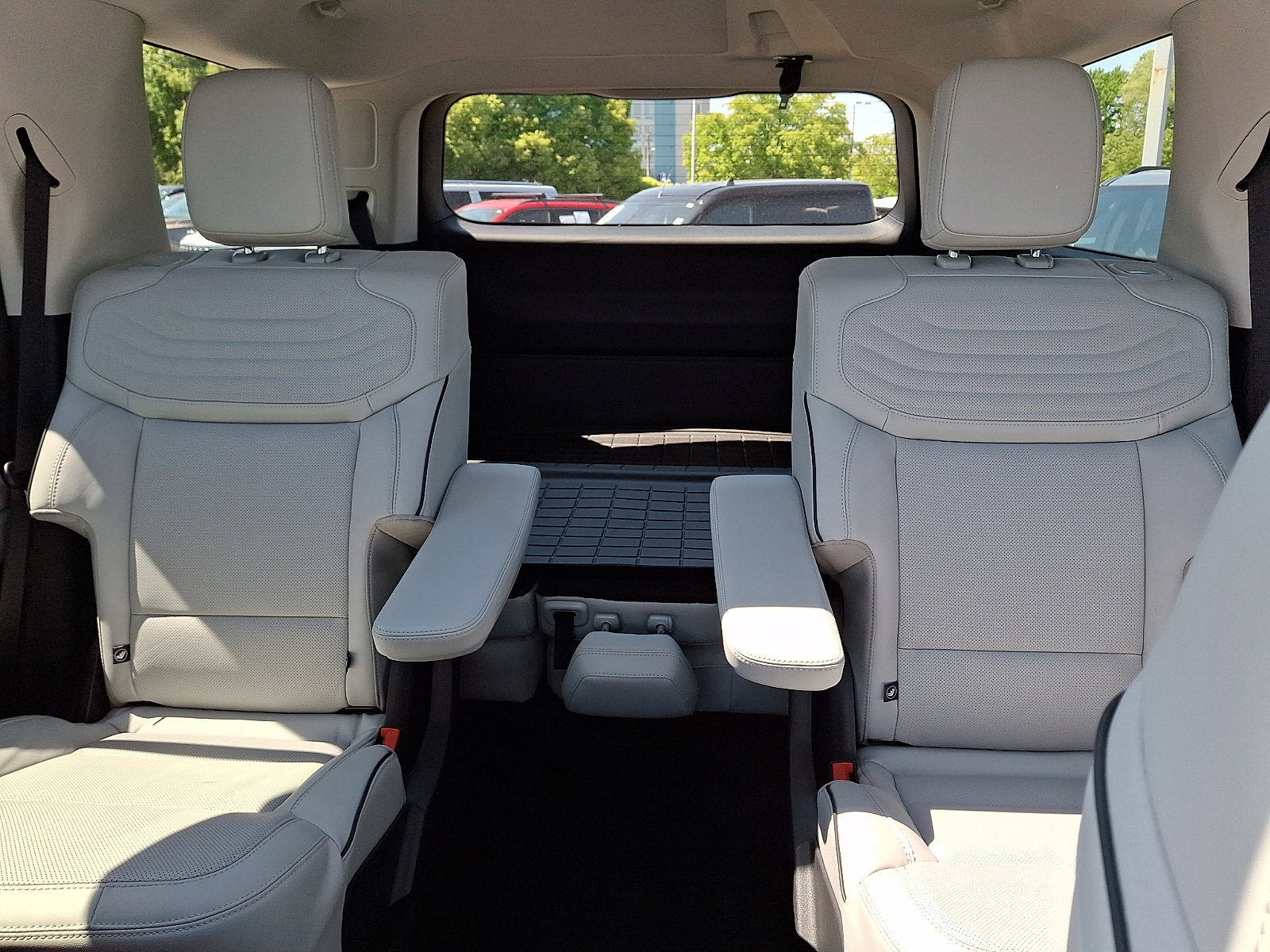 Certified 2025 Ford Expedition Platinum w/ Platinum Ultimate Package AWD/4WD image 19