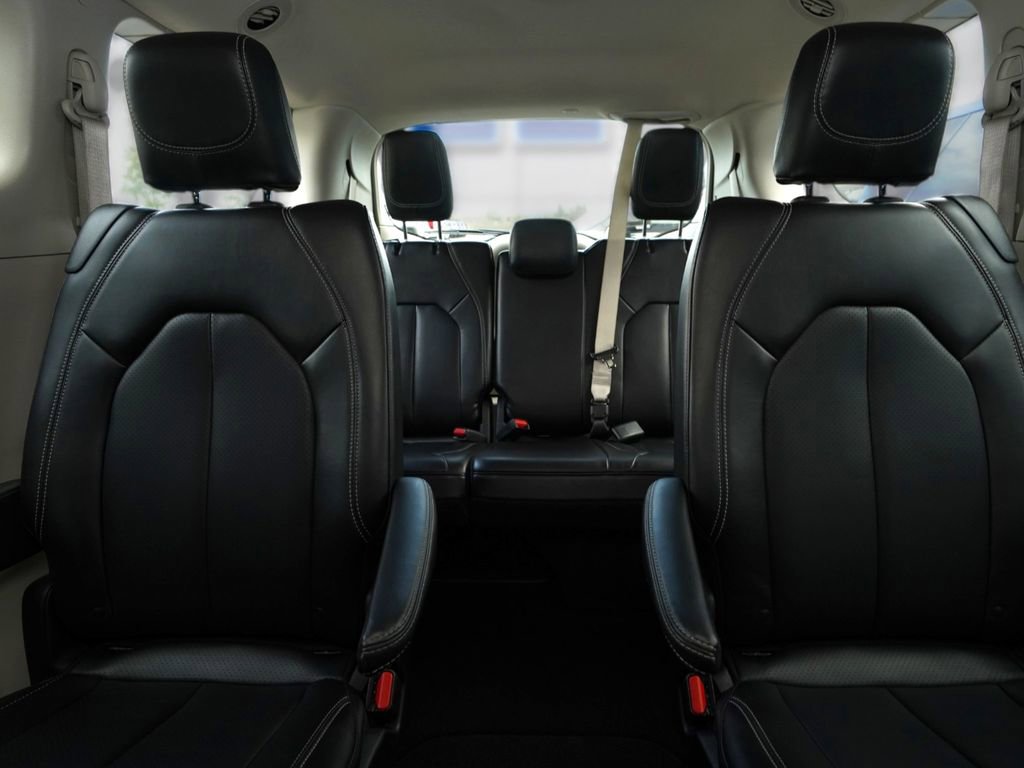 Used 2023 Chrysler Pacifica Touring-L FWD image 23