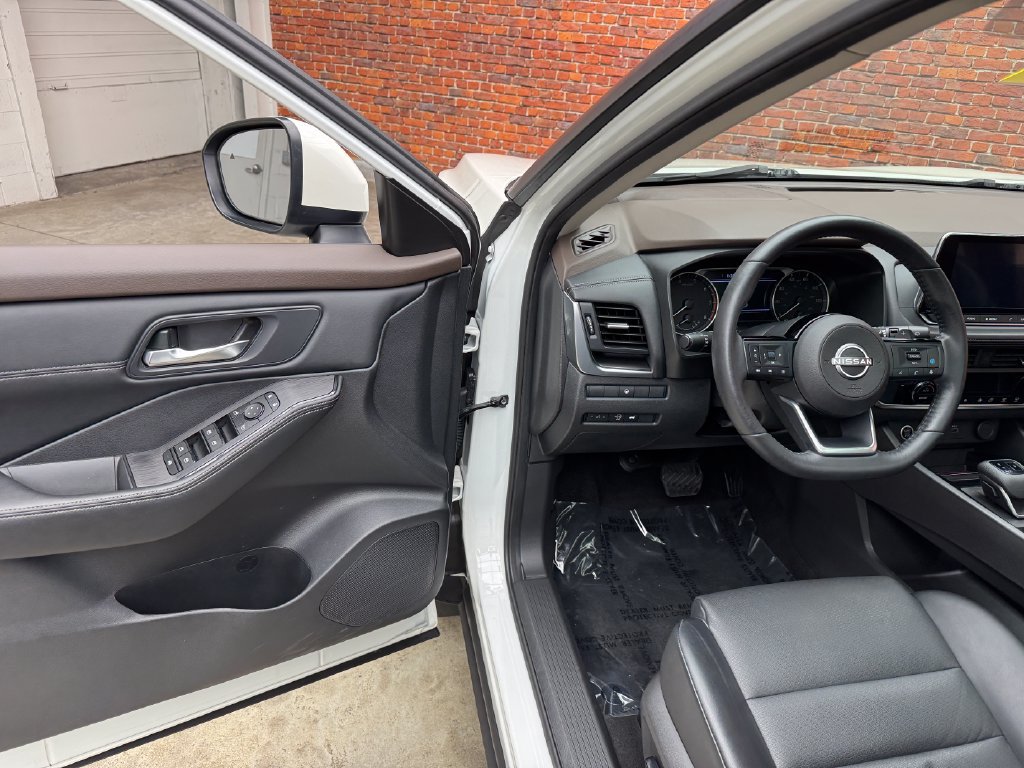 Used 2023 Nissan Rogue SV w/ SV Premium B Package AWD/4WD image 10
