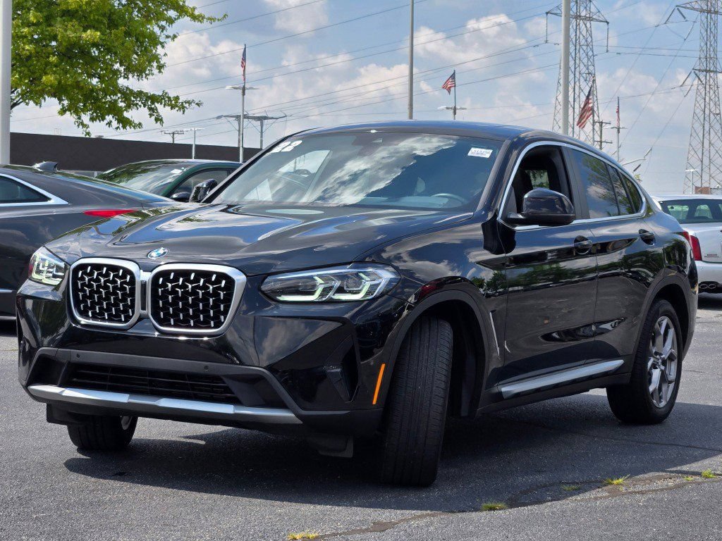 Used 2022 BMW X4 xDrive30i AWD/4WD image 3