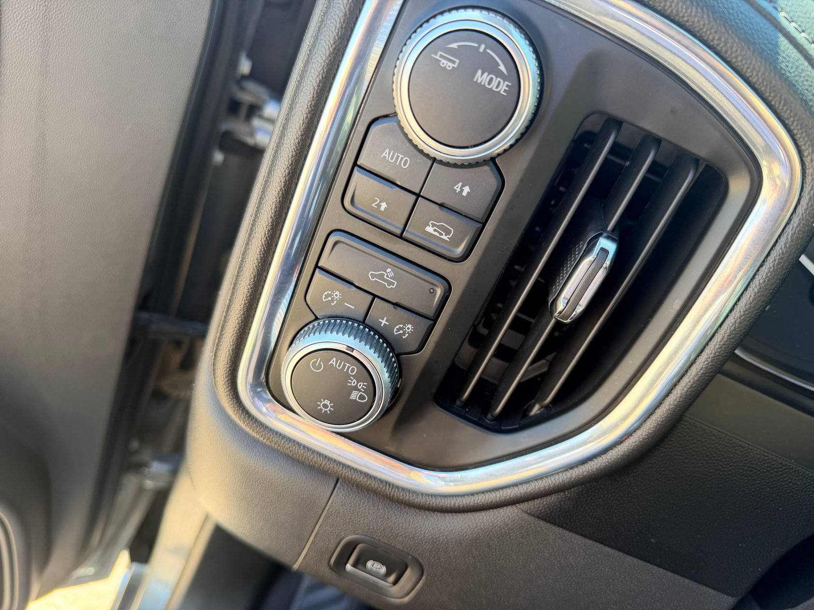 Used 2020 GMC Sierra 1500 SLE w/ SLE Convenience Package AWD/4WD image 13