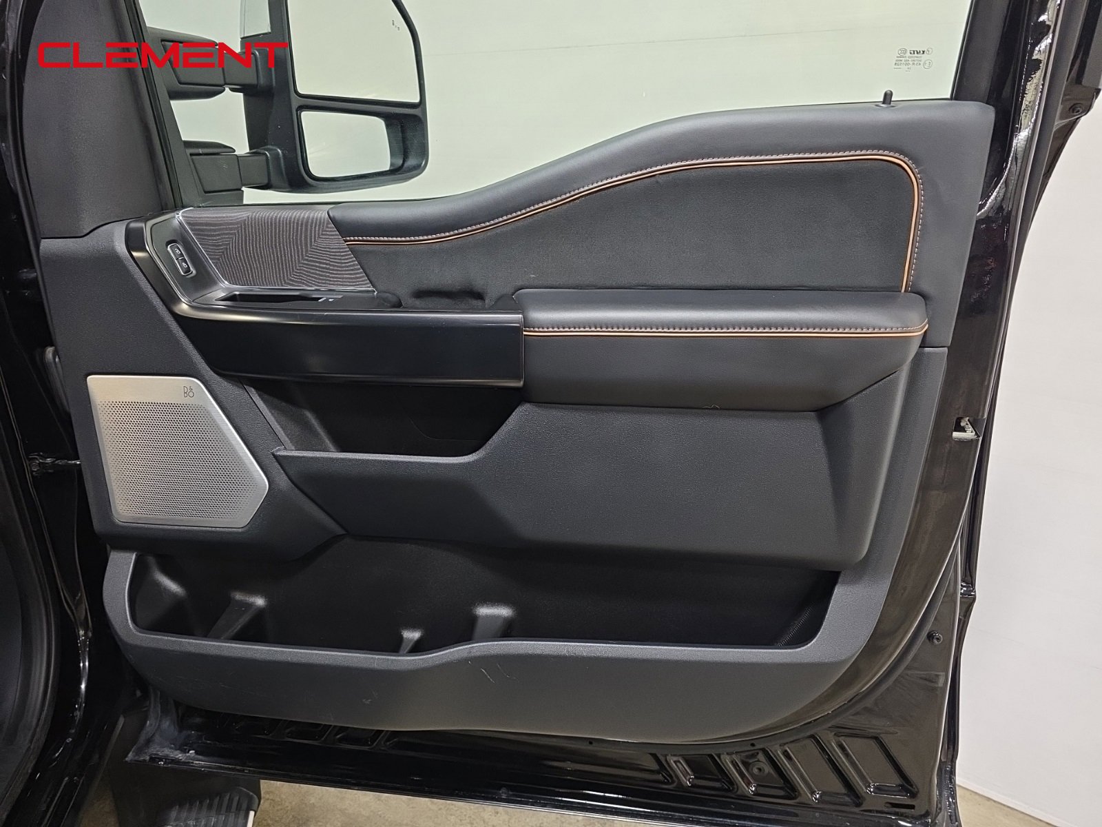 Certified 2023 Ford F450 Platinum w/ FX4 Off-Road Package image 37