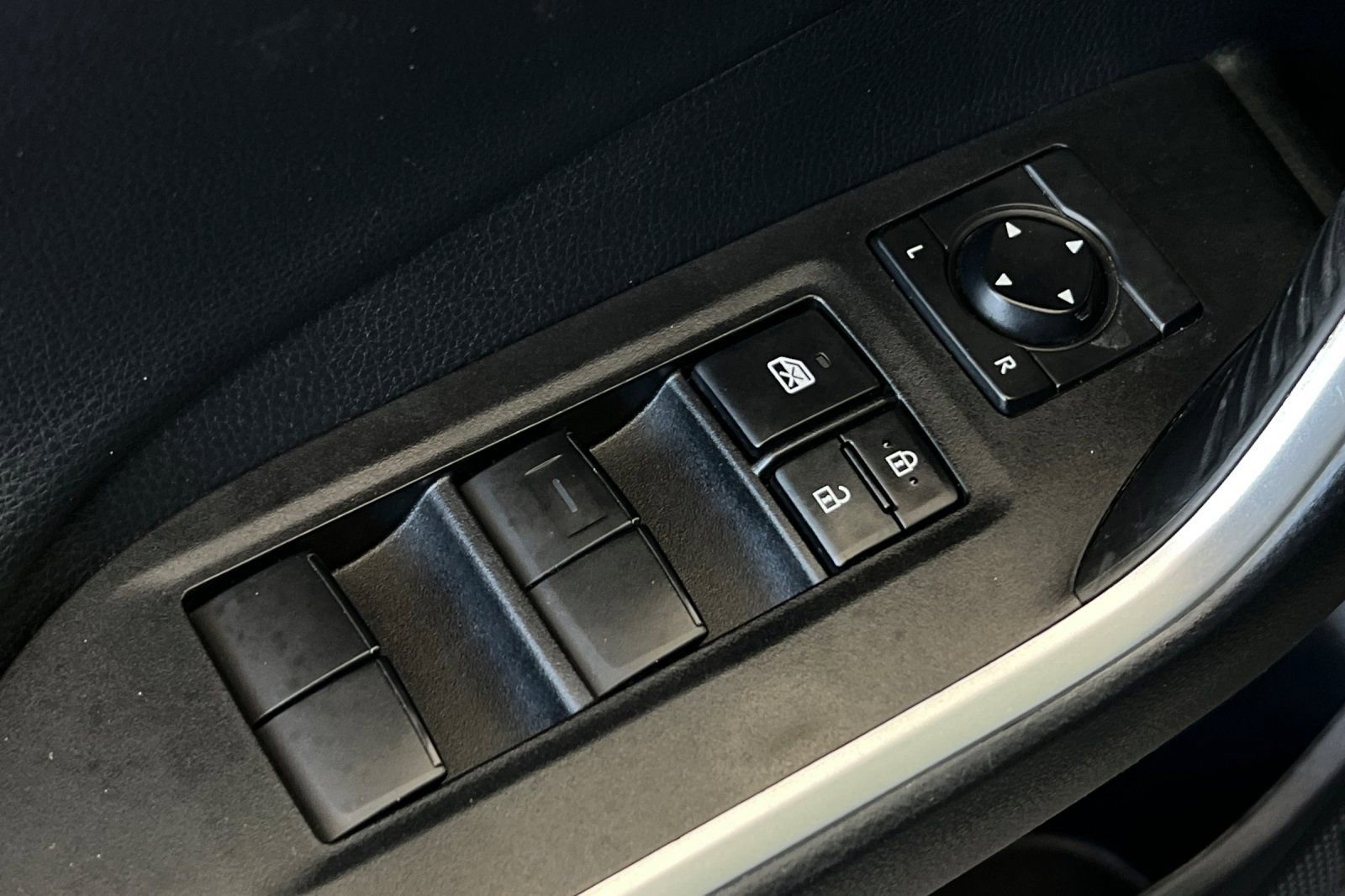 Used 2021 Toyota RAV4 TRD Off-Road w/ TRD Off-Road Weather Package AWD/4WD image 11