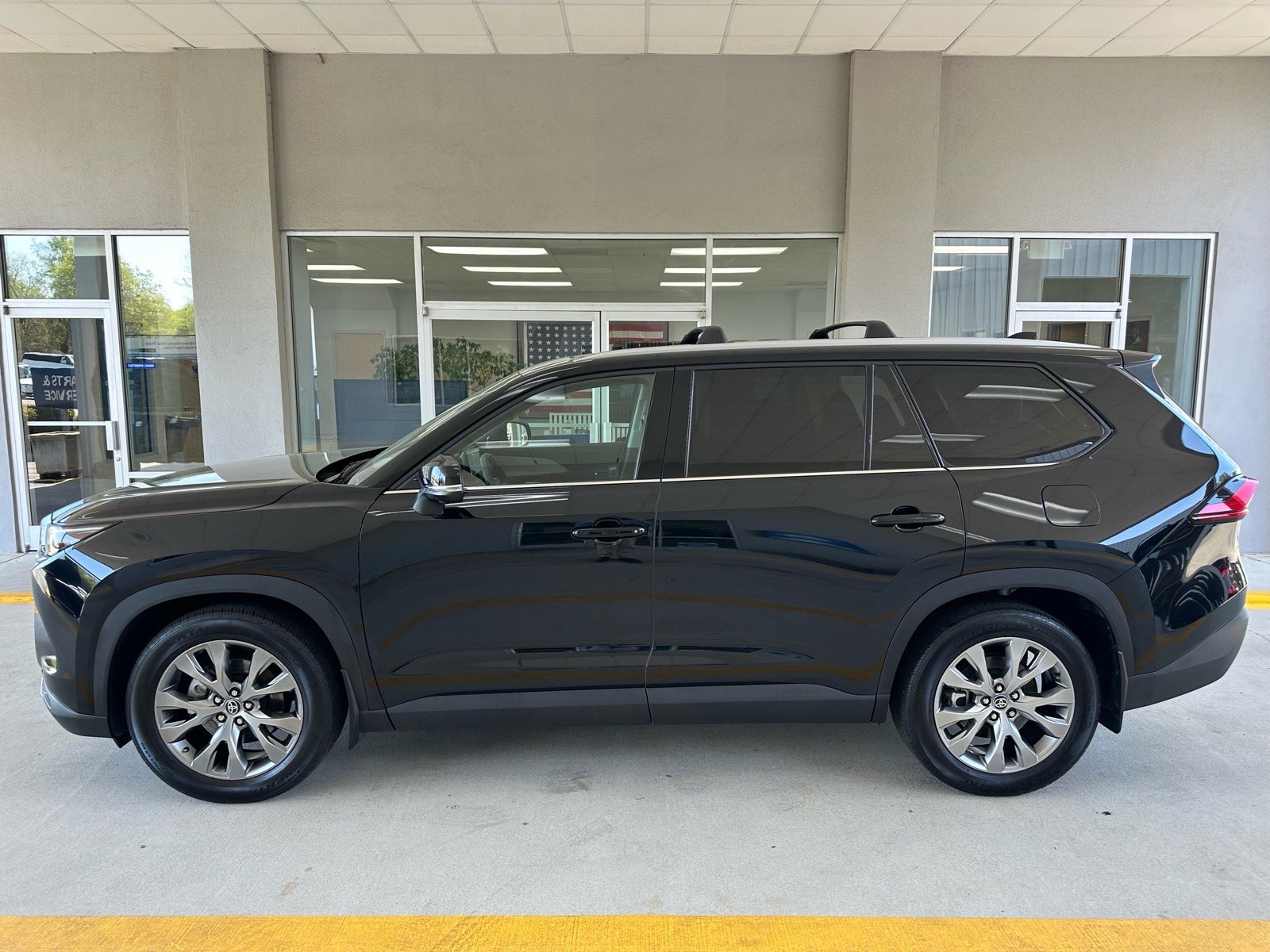 Used 2024 Toyota Grand Highlander Limited image 2