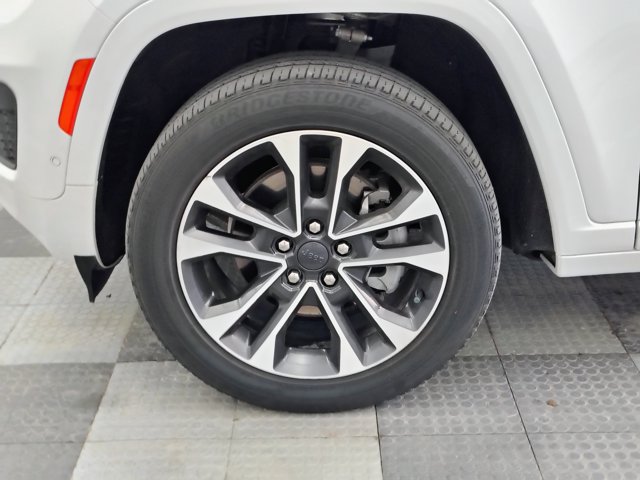 Used 2022 Jeep Grand Cherokee L Overland w/ Luxury Tech Group IV AWD/4WD image 8