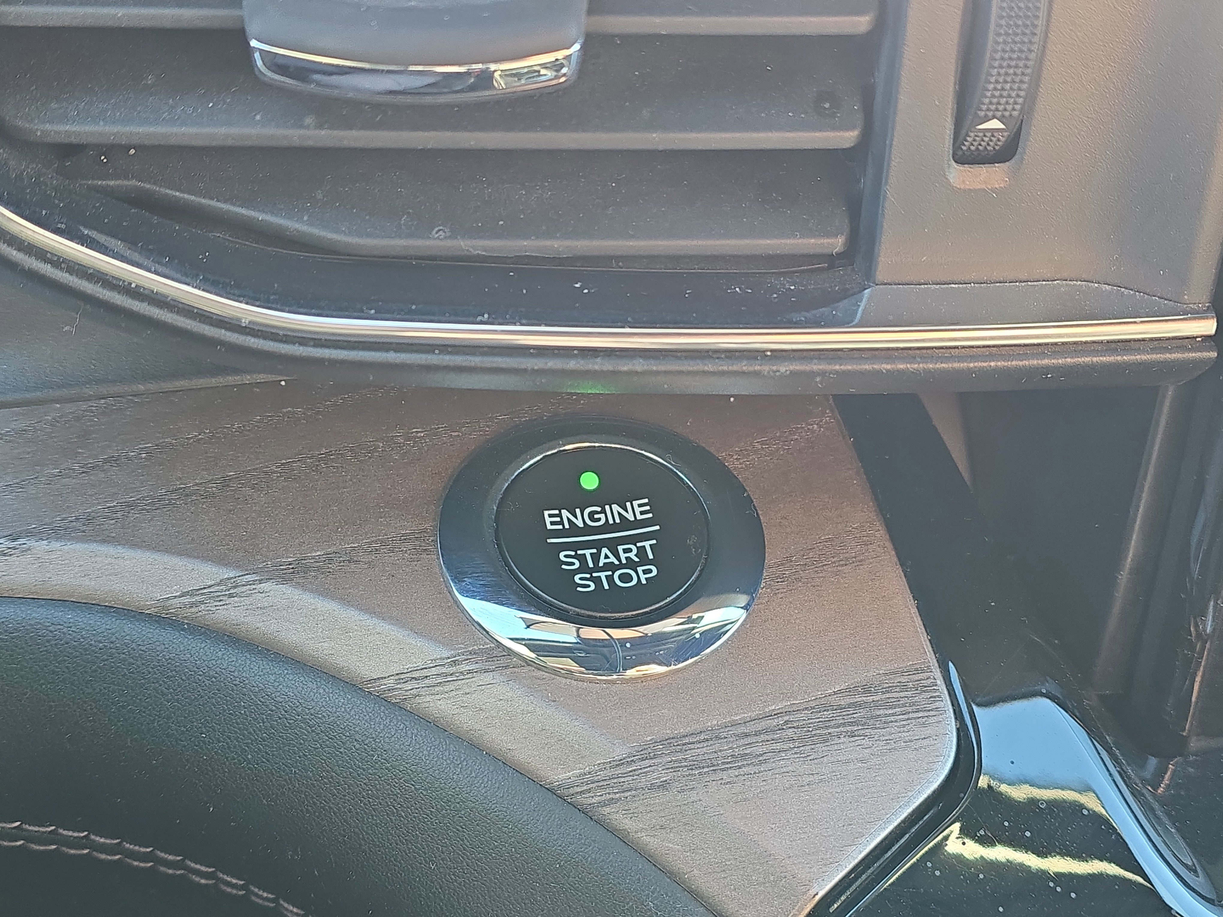 Certified 2021 Ford Explorer Platinum w/ Equipment Group 601A image 28