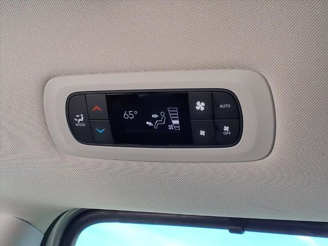 Used 2024 Chrysler Pacifica Touring-L image 9