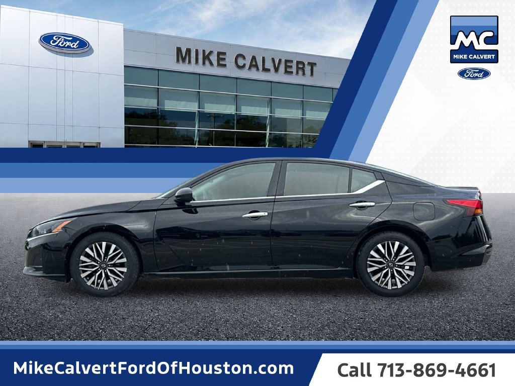 Used 2025 Nissan Altima 2.5 SV FWD image 2
