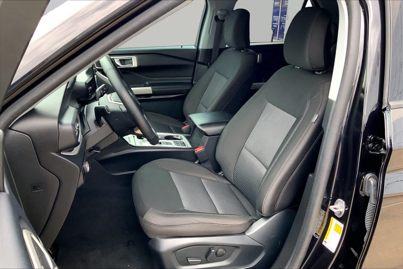 Certified 2024 Ford Explorer XLT RWD image 8