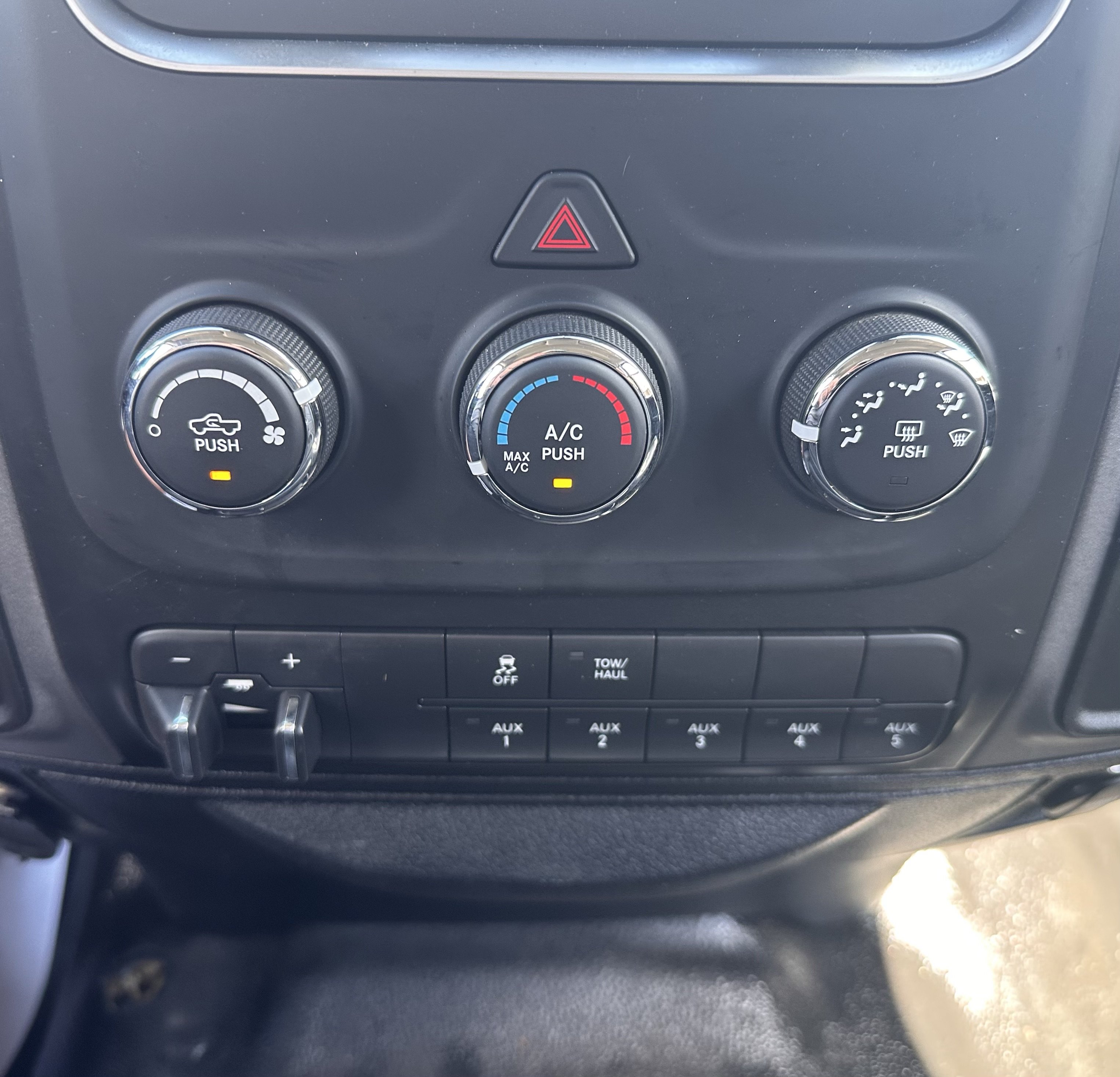 Used 2018 RAM 3500 Tradesman w/ Chrome Appearance Group RWD image 23
