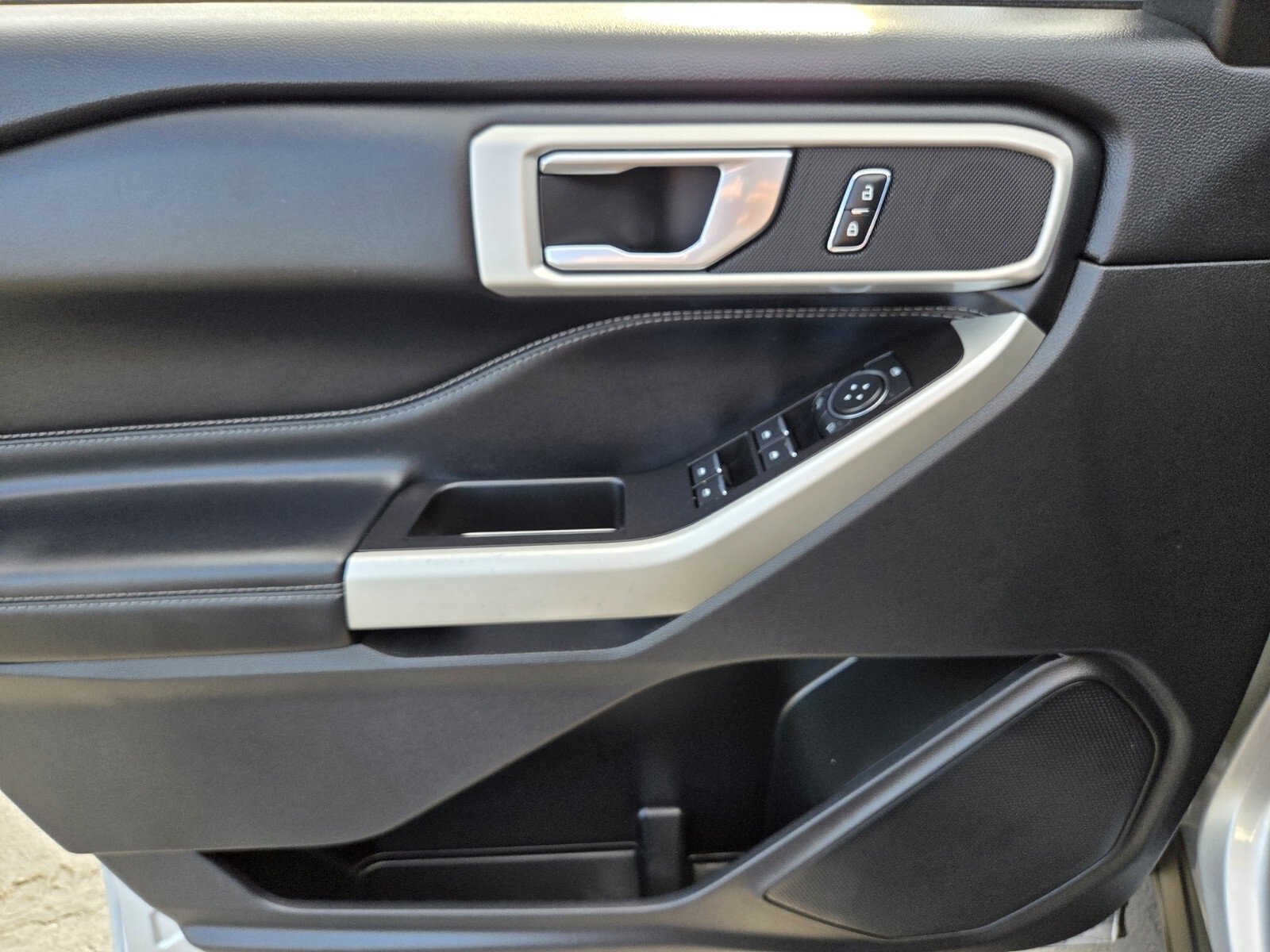 Certified 2022 Ford Explorer XLT image 18