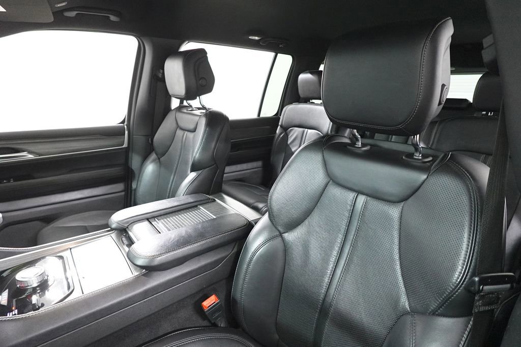 Used 2024 Jeep Wagoneer Series II image 12