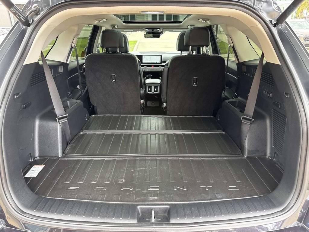Used 2025 Kia Sorento EX w/ Panoramic Sunroof Package FWD image 12