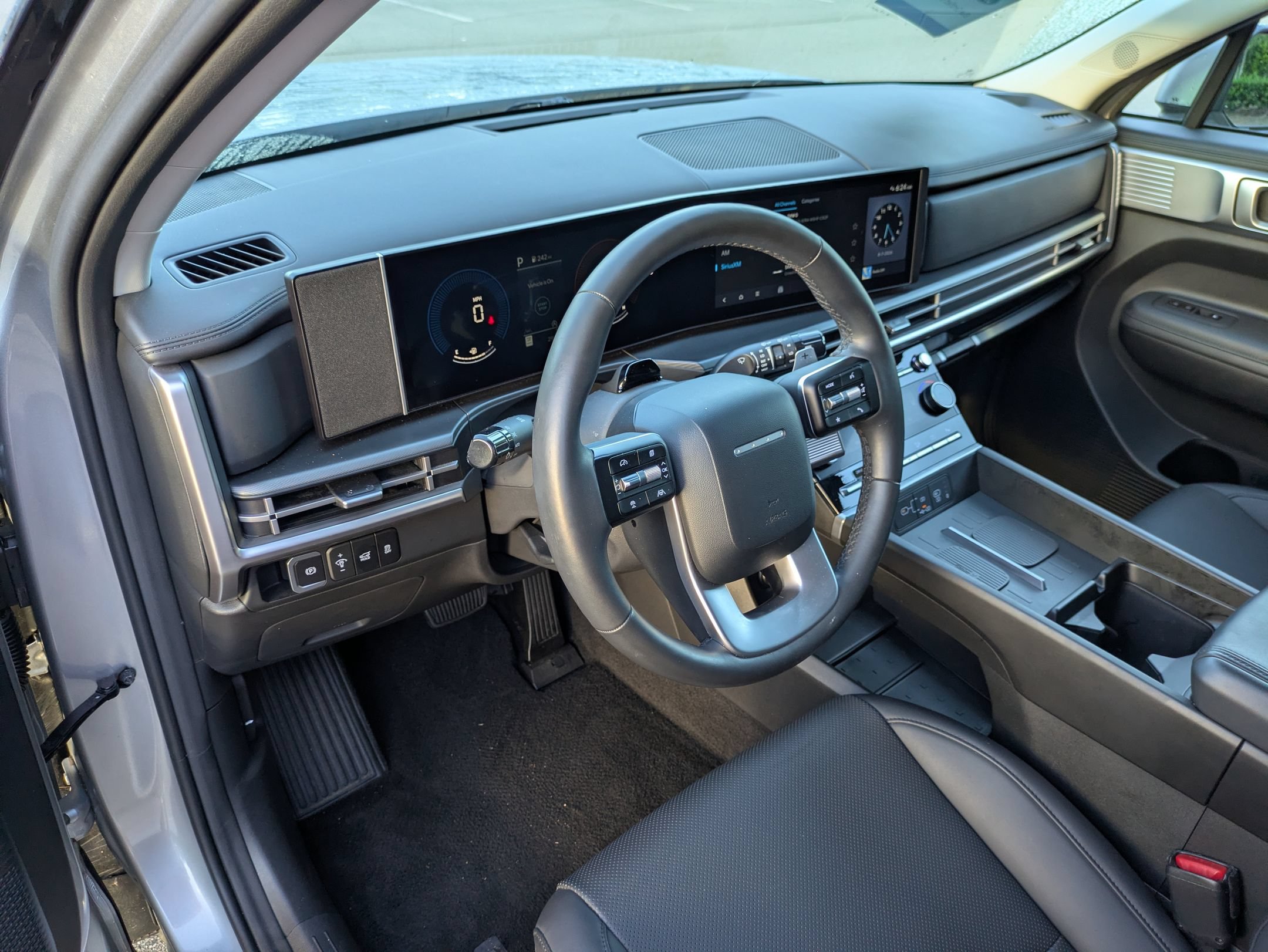 Used 2025 Hyundai Santa Fe SEL AWD/4WD image 14