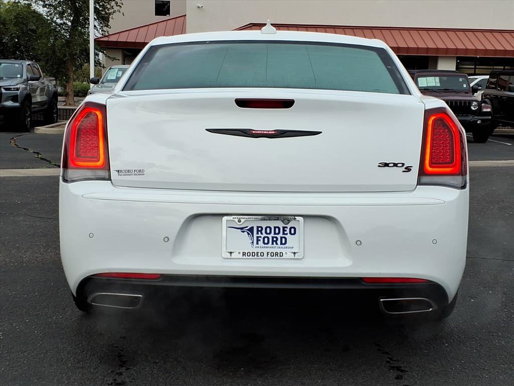Used 2023 Chrysler 300 S image 4