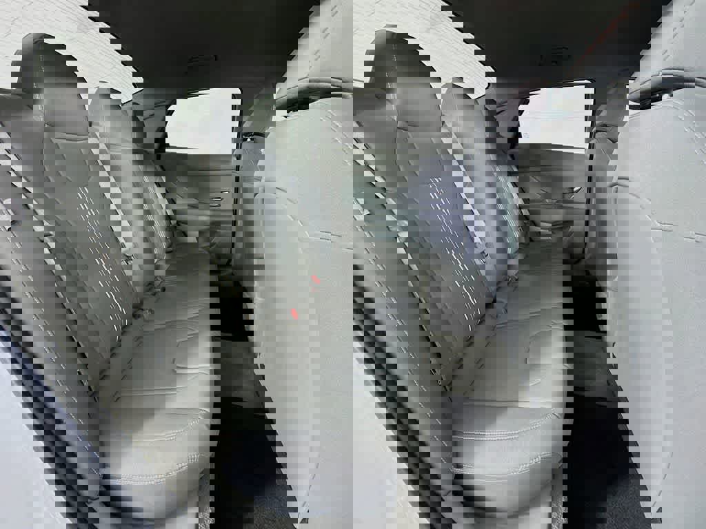 Used 2024 Hyundai Elantra SEL image 30