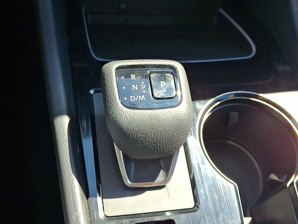Used 2025 Nissan Rogue SL AWD/4WD image 12