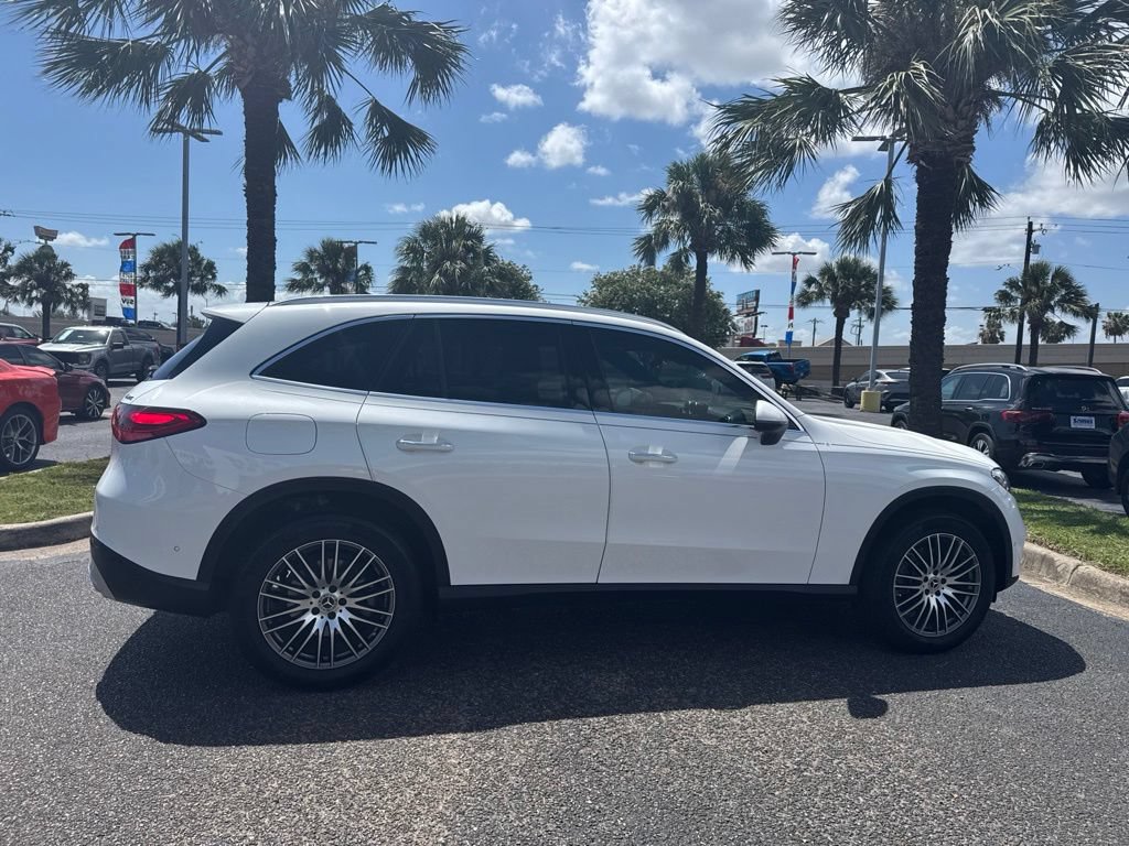 Used 2024 Mercedes-Benz GLC 300 4MATIC image 5