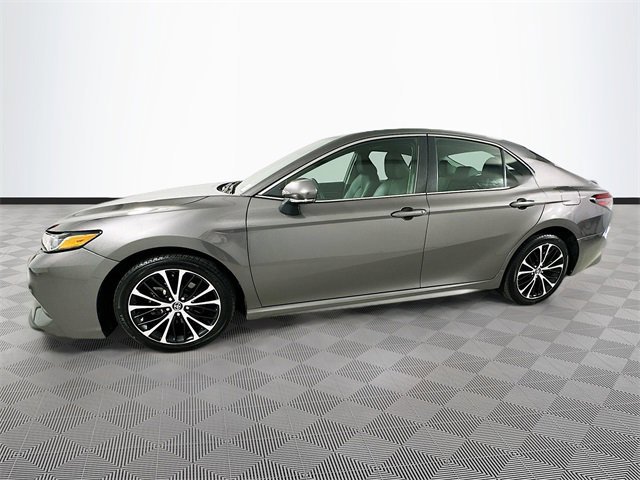 Used 2019 Toyota Camry SE image 2