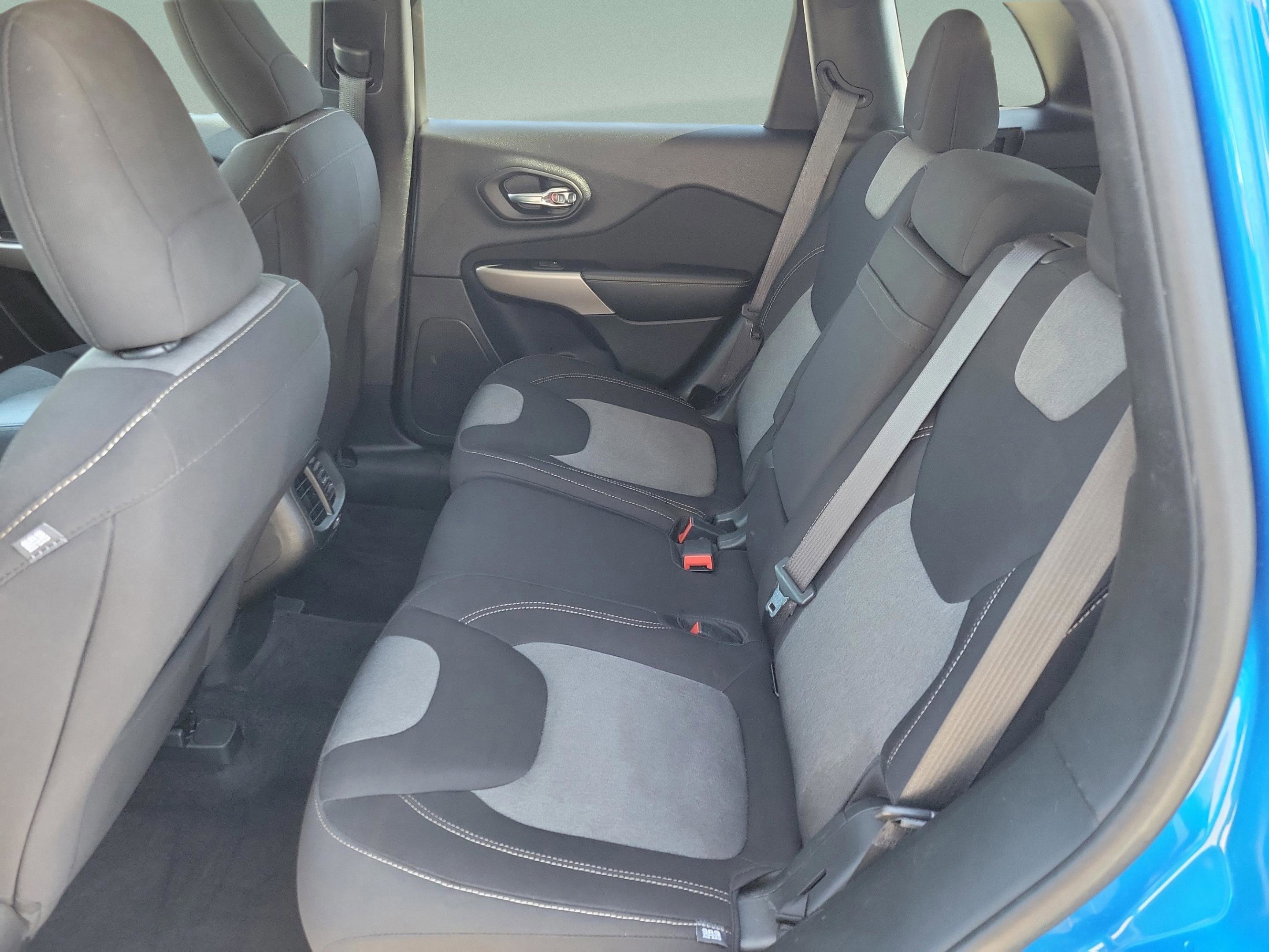 Used 2018 Jeep Cherokee Latitude w/ Altitude Package image 22