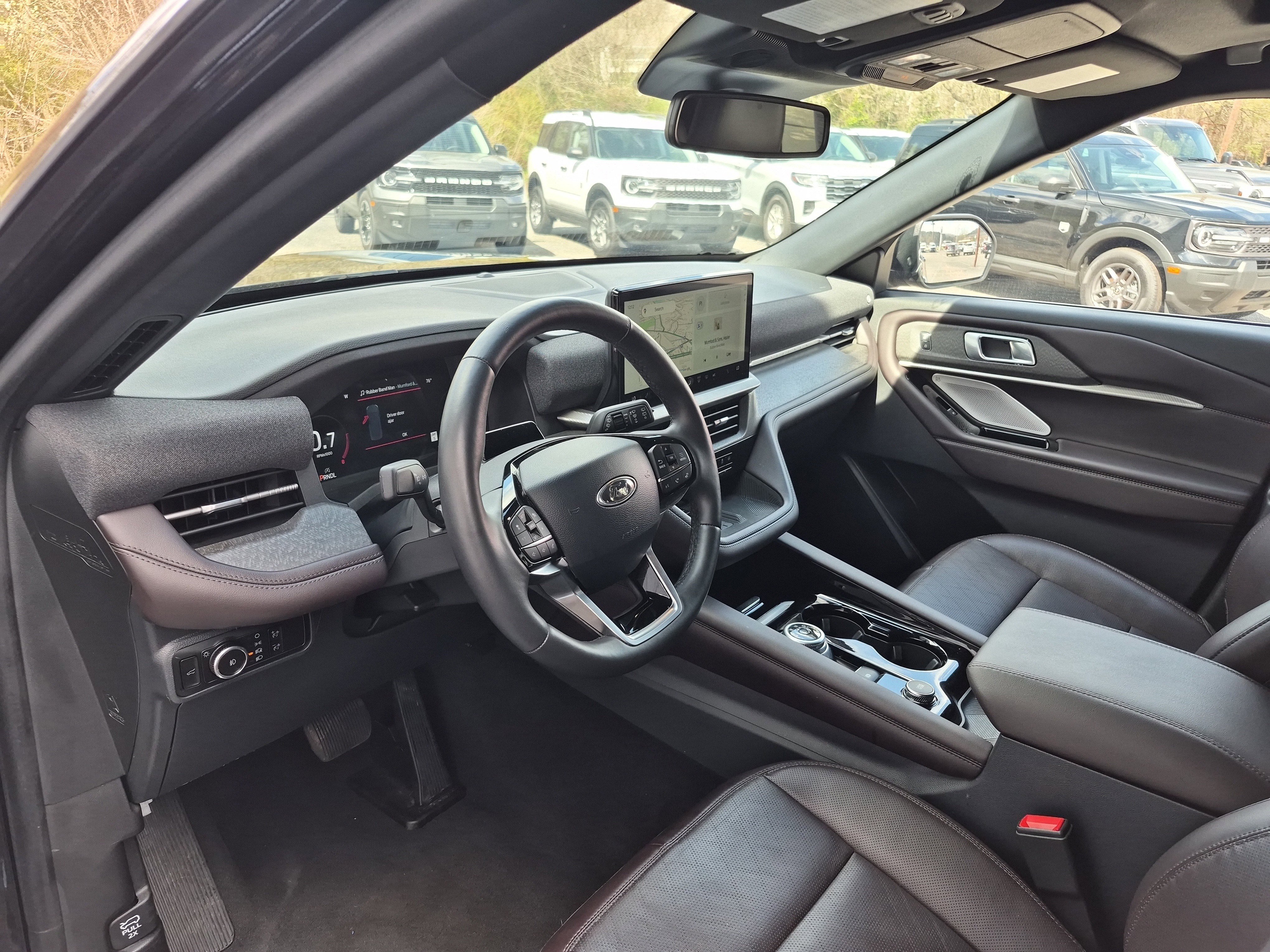 Certified 2025 Ford Explorer Platinum image 14