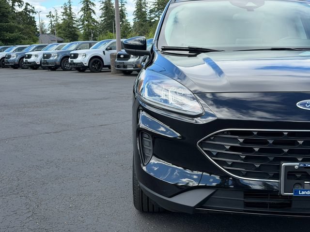 Certified 2022 Ford Escape SE w/ SE Sport Appearance Package AWD/4WD image 9
