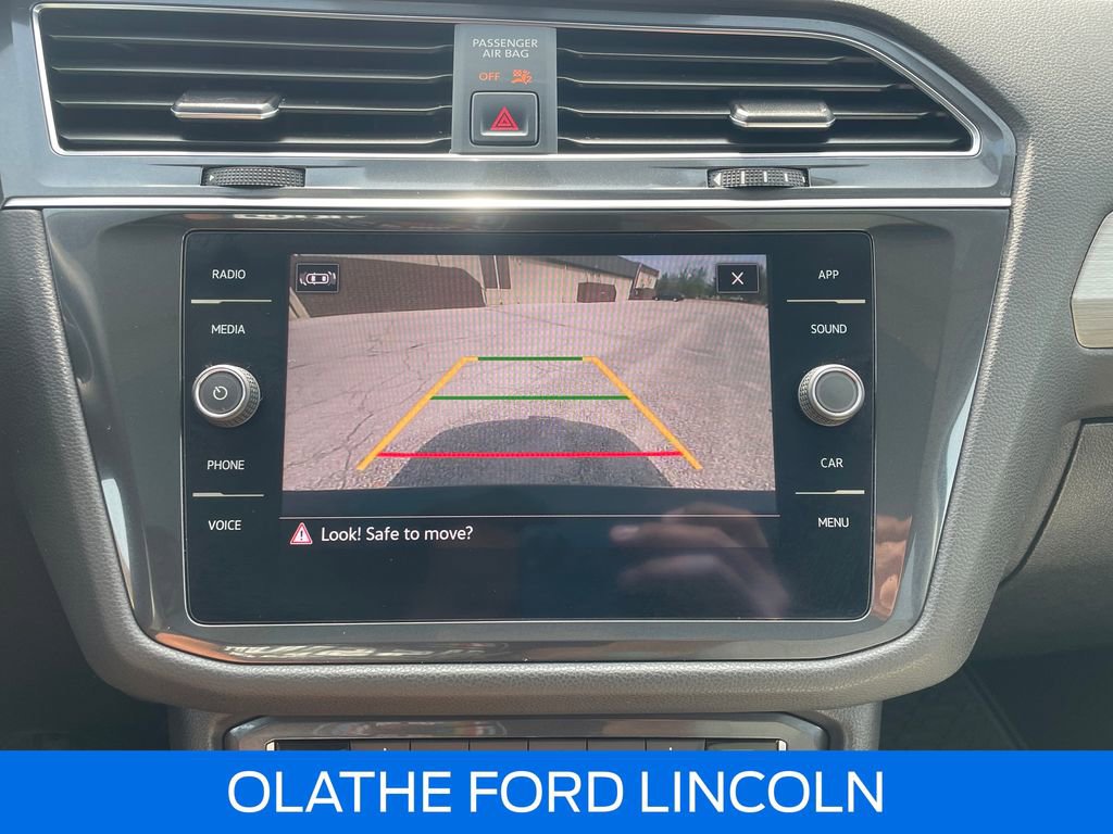 Used 2021 Volkswagen Tiguan SE w/ Panoramic Sunroof Package image 27