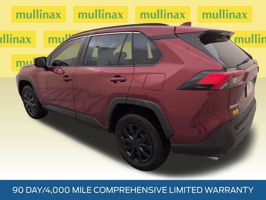 Used 2019 Toyota RAV4 LE AWD/4WD image 3