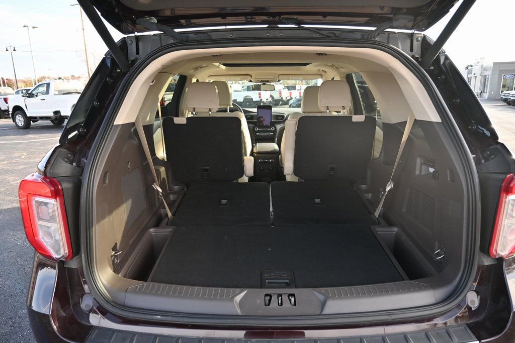 Certified 2022 Ford Explorer Platinum w/ Equipment Group 601A image 12