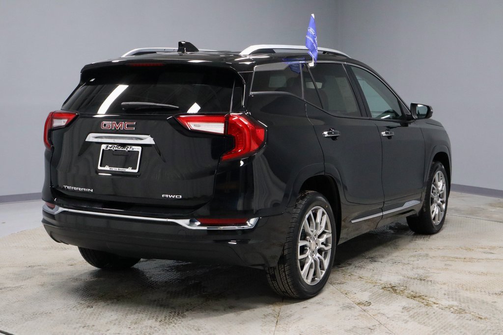 Used 2022 GMC Terrain Denali w/ Denali Premium Package image 5