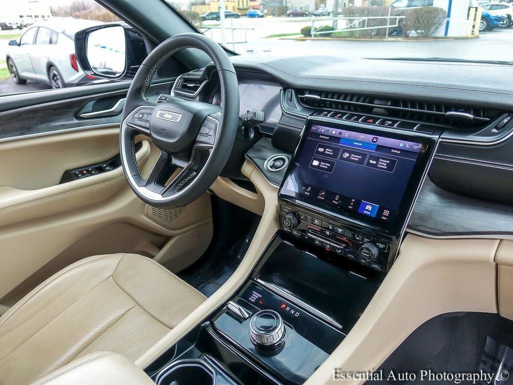 Used 2023 Jeep Grand Cherokee Limited w/ Luxury Tech Group II AWD/4WD image 27